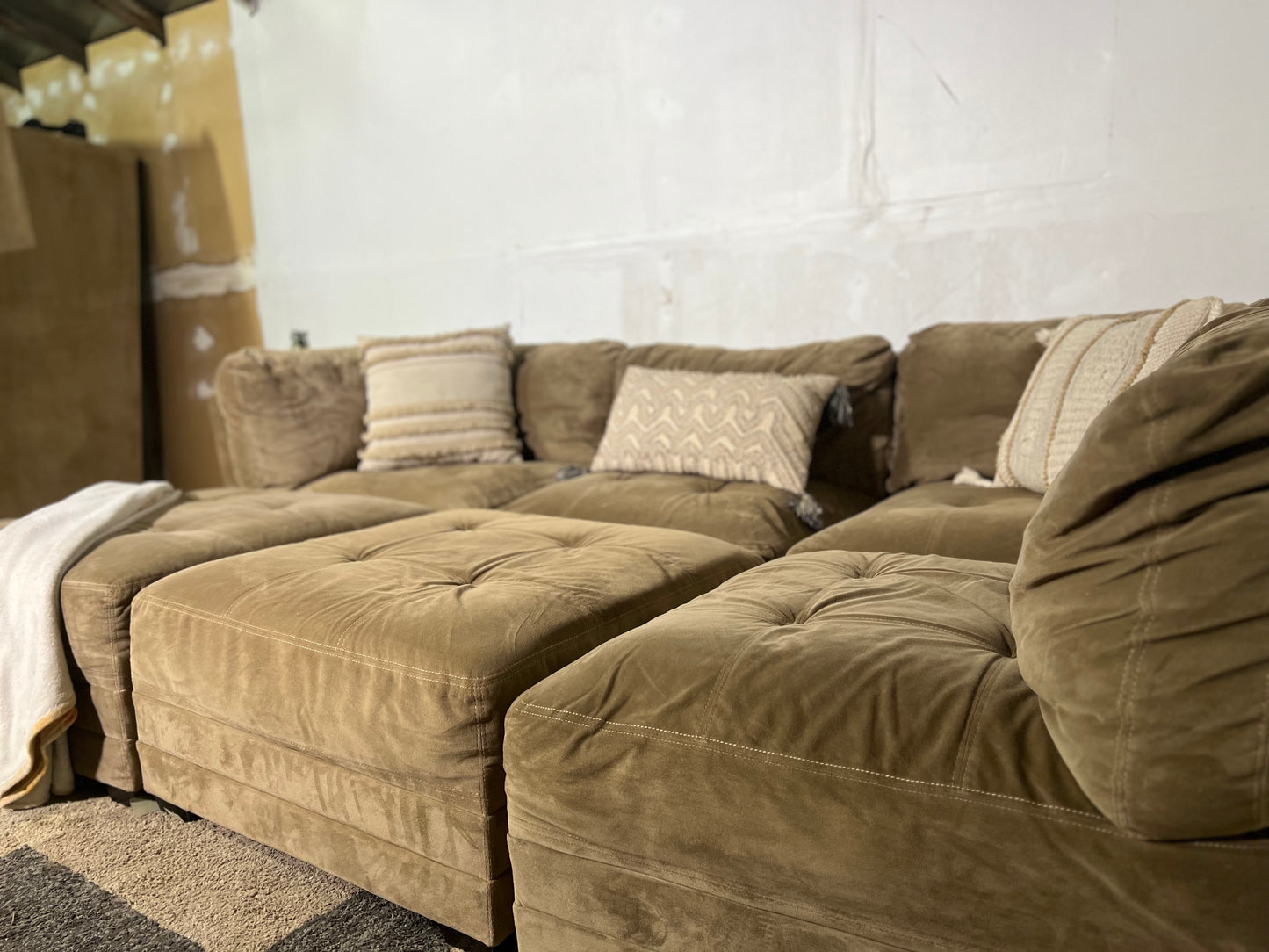 (FREE LOCAL DELIVERY) Gorgeous Brown Costco Sectional Couch w/ Ottoman